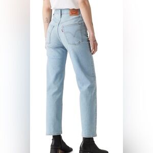 Levi’s women’s ribcage straight ankle jeans, size 30.